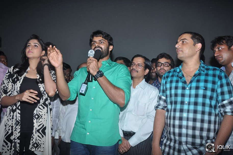 Pilla-Nuvvu-Leni-Jeevitham-Movie-Team-Visits-Viswanath-Theatre